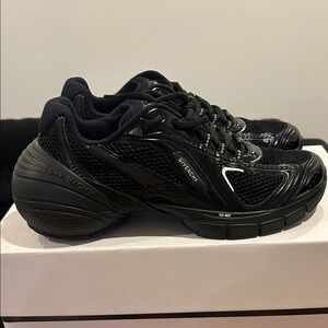 Givenchy TK-MX Runner